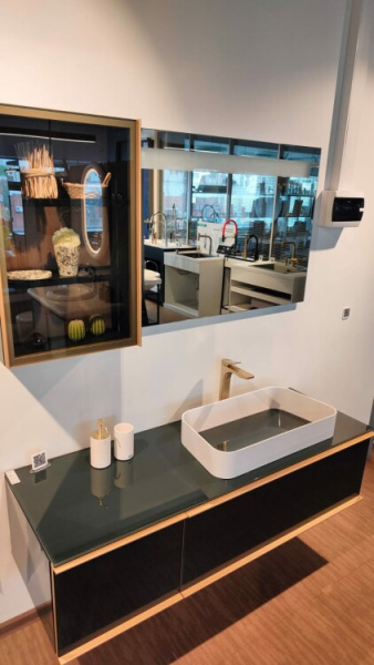 Комплект мебели Edone Rea тумба под раковину + база + раковина + шкаф пенал + зеркало цвет мебели-Foresta Edone Rea Set